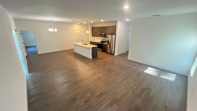 Building Photo - Spacious 4BR Home with Well Water, Pet-Friendly & No HOA