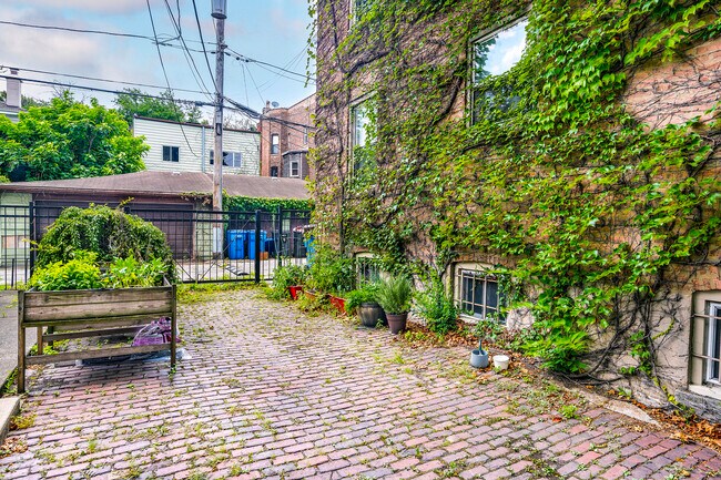 Building Photo - 1337 W Flournoy St