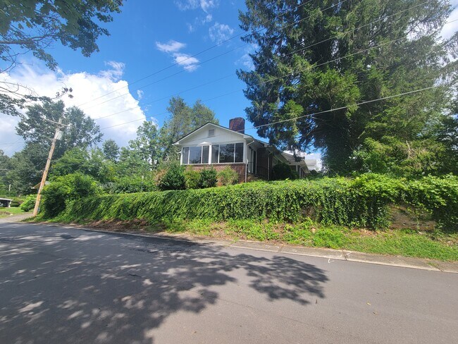 Primary Photo - 52 Central St
