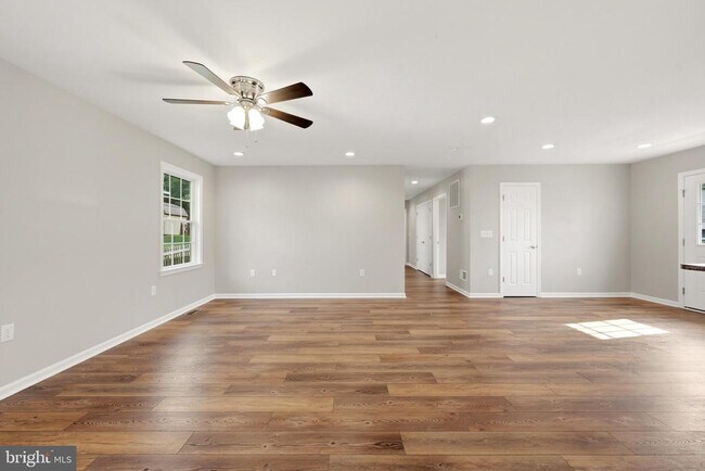 Building Photo - 640 Jenkins Ln