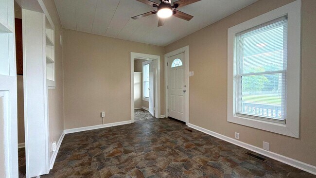 Building Photo - 540 Oakwood St
