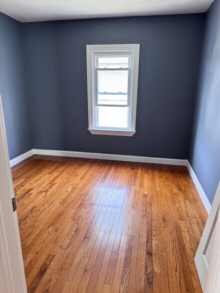 Building Photo - 18 Hall St