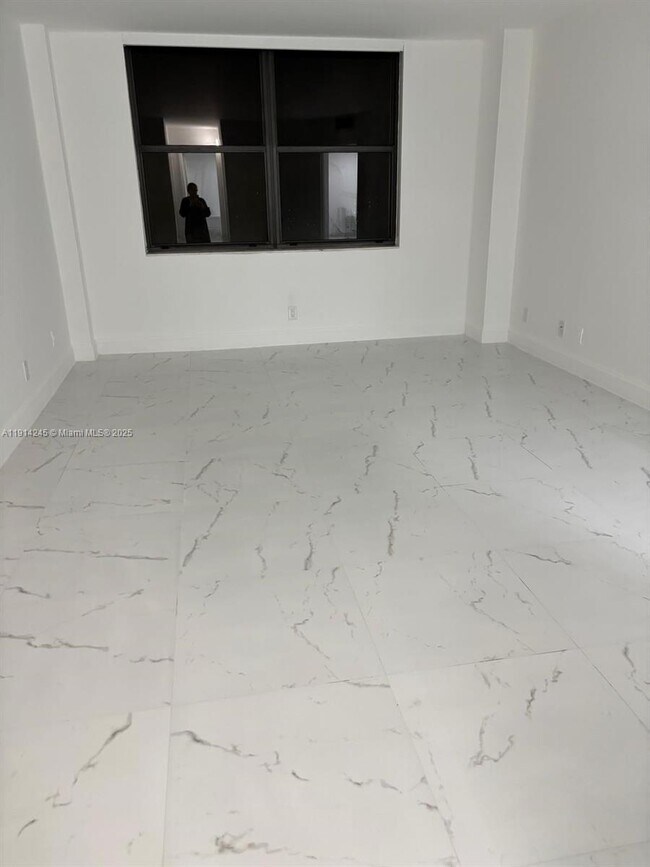 Building Photo - 18151 NE 31st Ct