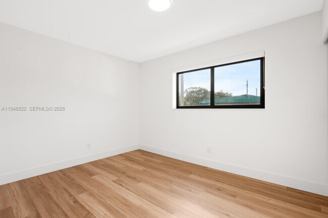 Building Photo - 1201 N 16th Ave