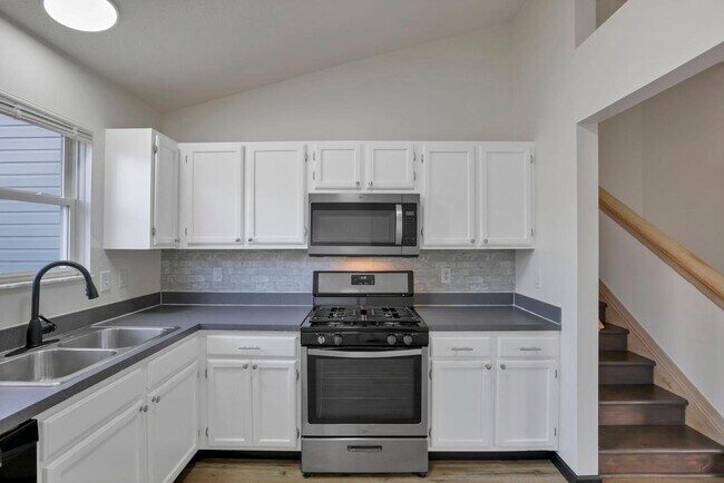 Building Photo - 950 Robmeyer Dr