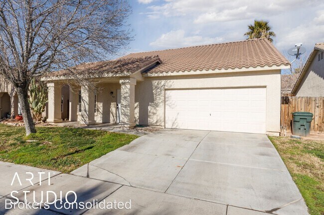 Building Photo - 3 br, 2.5 bath House - 925 Rivers Bend Dr.