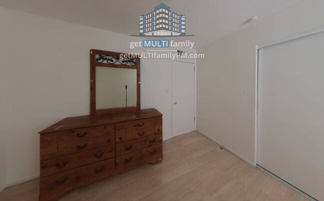 Building Photo - 327 E Vine Cir