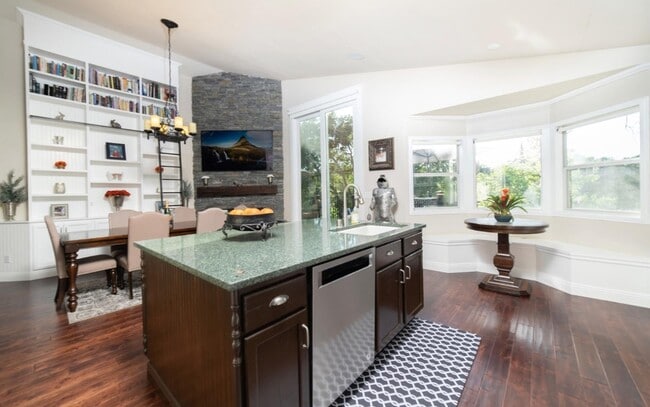 Building Photo - 3293 Woedee Dr