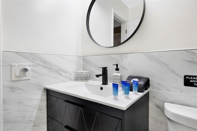 Building Photo - 5740 NE 19th Ave