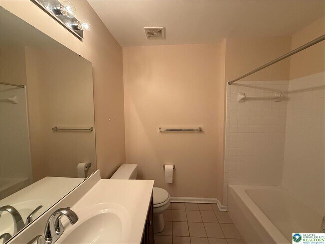 Building Photo - 4539 Jasmine Dr