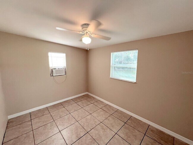 Building Photo - 104 Raemoor Dr
