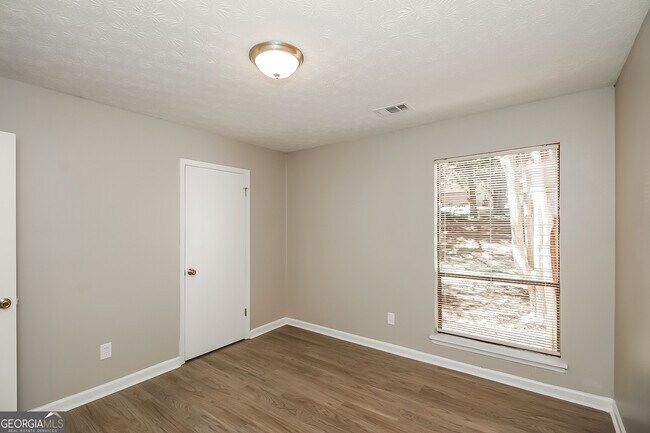 Building Photo - 8178 Winewood Way