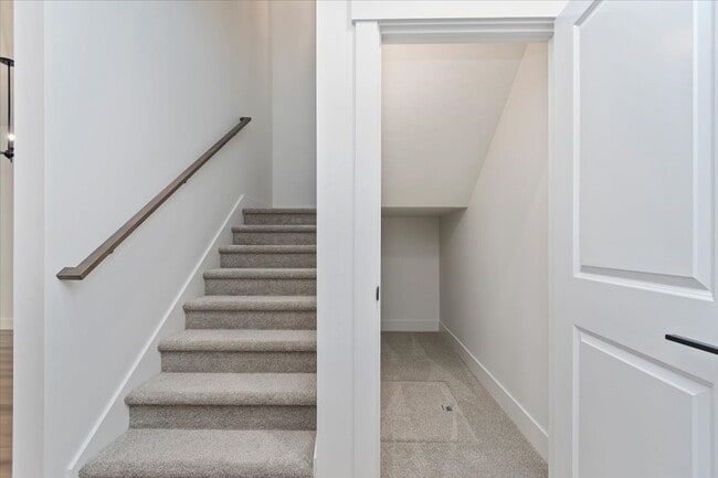 Building Photo - Brand New 3 Bed 2.5 Bath Townhouse With Many Amenities