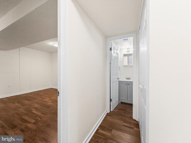 Building Photo - 10100 Le Fevre Dr