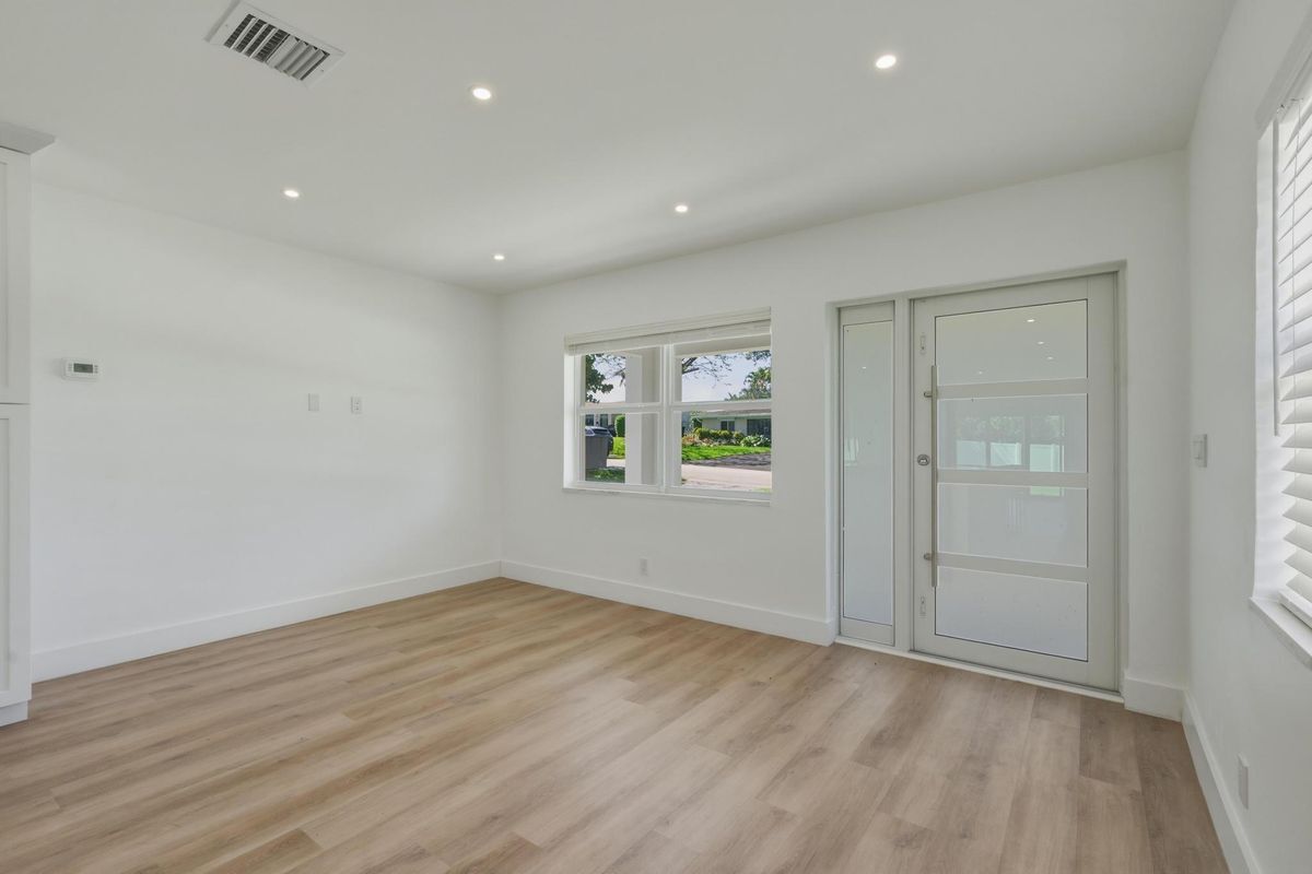 Building Photo - 461 SW 1st St