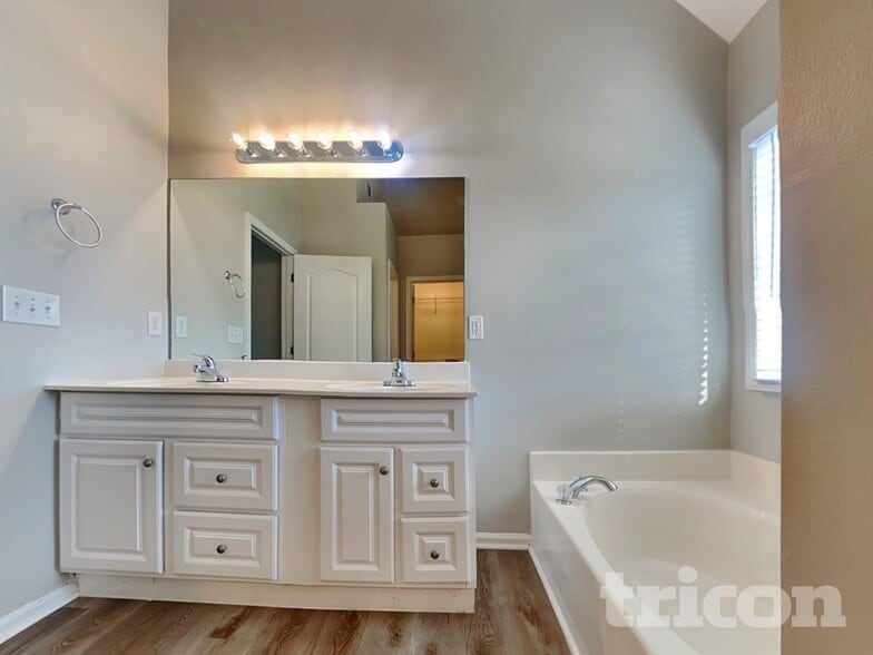 Building Photo - 2940 Emerald Springs Dr