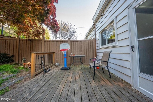 Building Photo - 4643 Mansion St