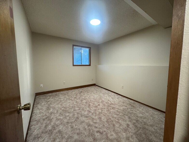 Building Photo - 6404 E 11th Ave