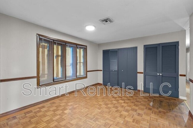 Building Photo - 12 Country Ln