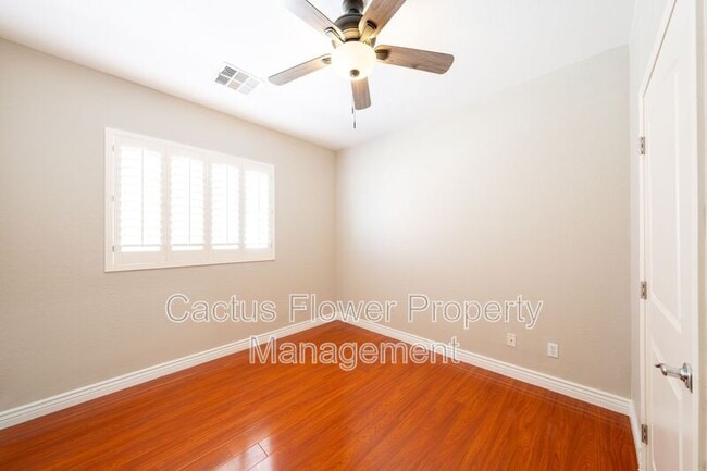 Building Photo - 1497 E Indigo St