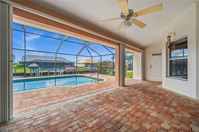 Building Photo - 210 SW 37th Terrace