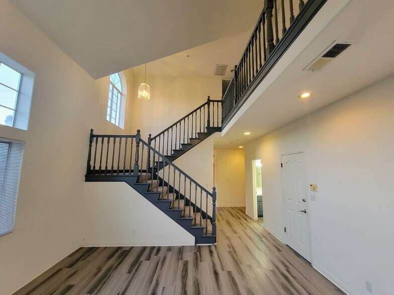 Building Photo - 1600 Perkins Ln