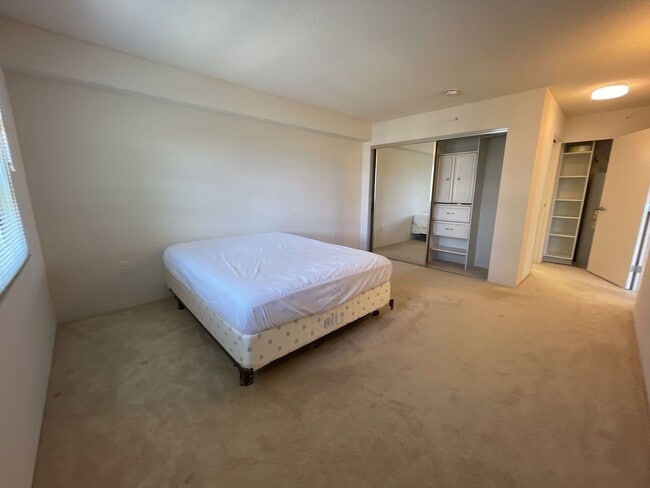 Building Photo - 801 South St. 2 bed, 2 bath, 2 parking