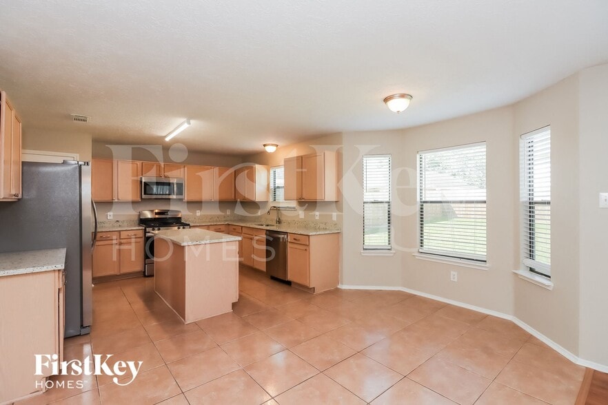 Building Photo - 16322 Lynn Crest Ct