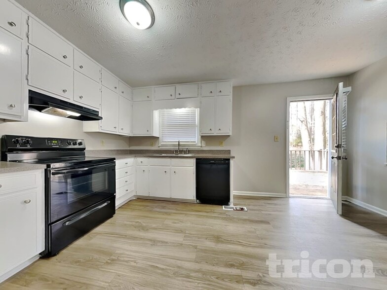 Building Photo - 2479 Hewatt Rd