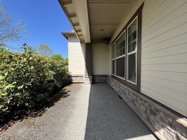 Building Photo - 3BD/3BA Bethany Home with Vaulted Ceilings, Stainless Appliances & Gas Fireplace