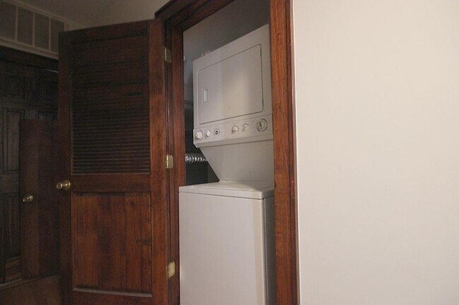 Building Photo - 126 Washington St