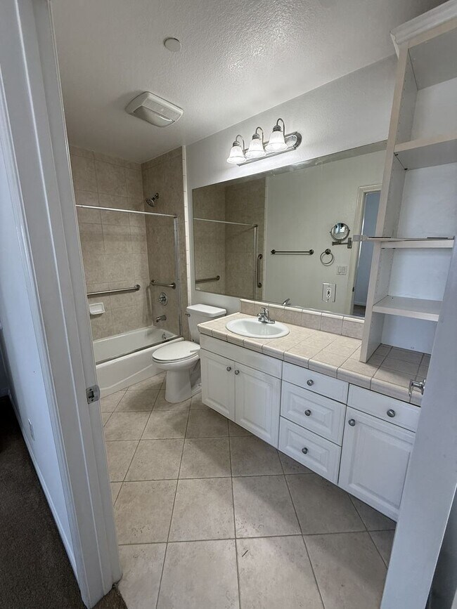 Building Photo - Serene 55+ Living in the Heart of Torrance | 2 Bed, 2 Bath Condo