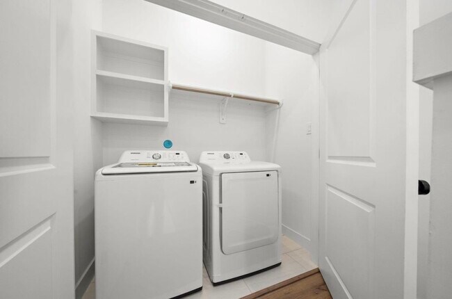 Building Photo - 835 Elkhart St