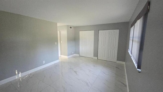 Building Photo - 3000 Riverside Dr