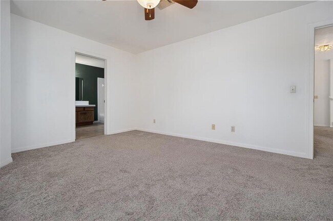 Building Photo - 336 Lariat Cir