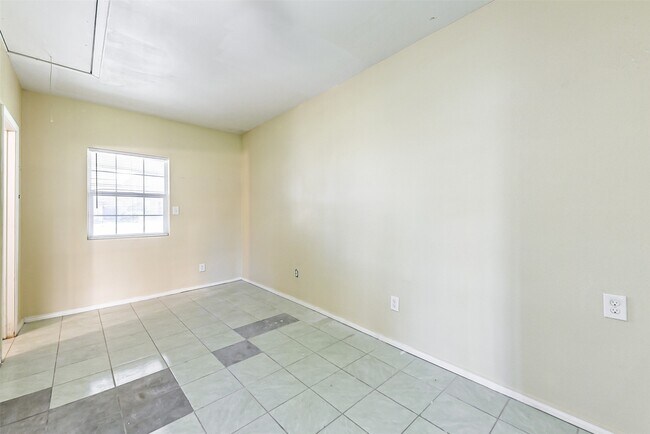 Building Photo - 4710 Wedgewood Dr