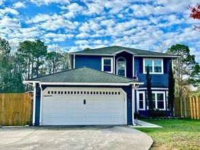 Building Photo - Charming 3-Bedroom Home with Modern Upgrad...