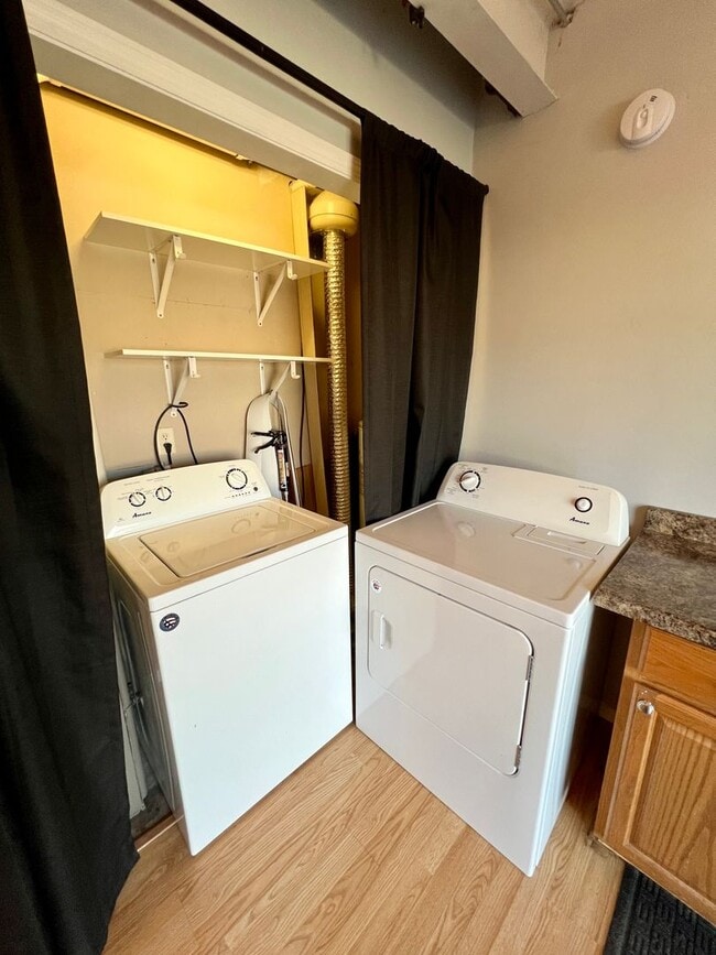 Building Photo - Industrial Style 3 Bedroom Home AVAILABLE JUNE!!!