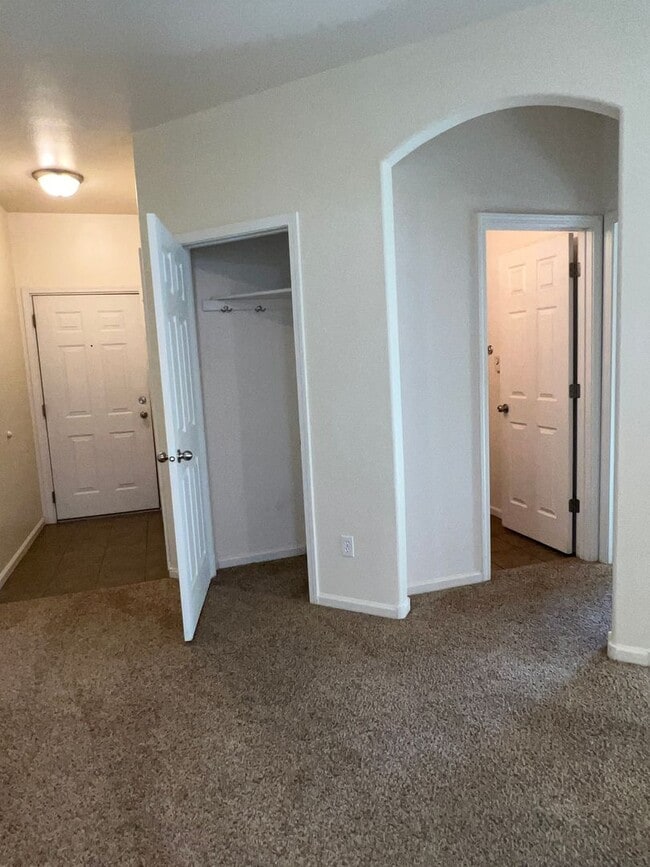 Building Photo - 1930 Monte Vista Dr