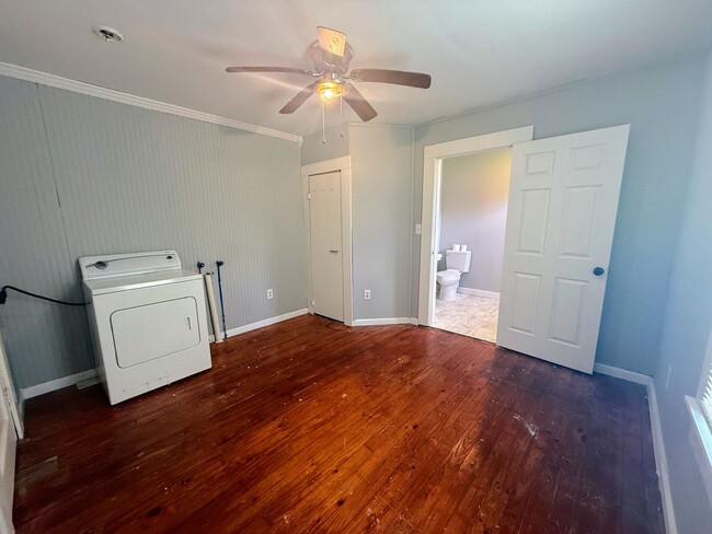 Building Photo - 1BR Apartment with Private Entrance in Downtown Lake Charles | Located Behind Historic Home