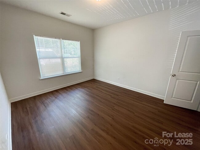 Building Photo - 7928 E Lane Dr