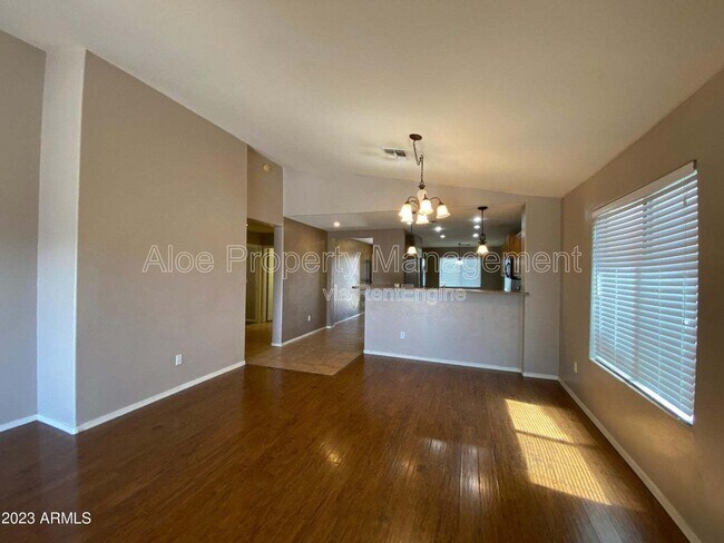 Building Photo - 1847 W Desert Seasons Dr