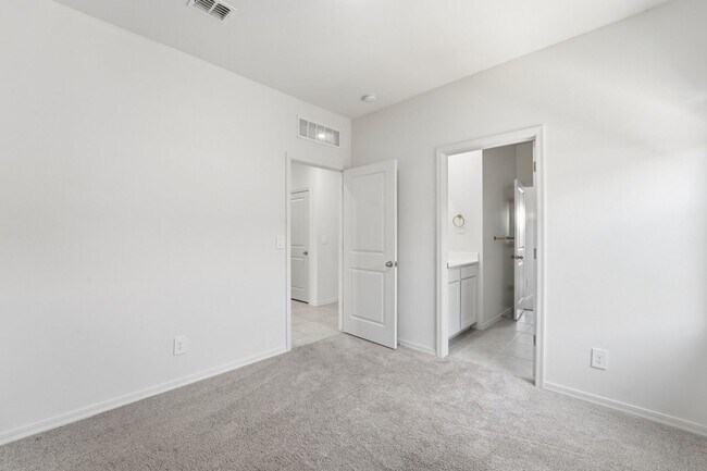 Building Photo - Modern Litchfield Park Home | 4 Bed, RV Gate + Open Kitchen