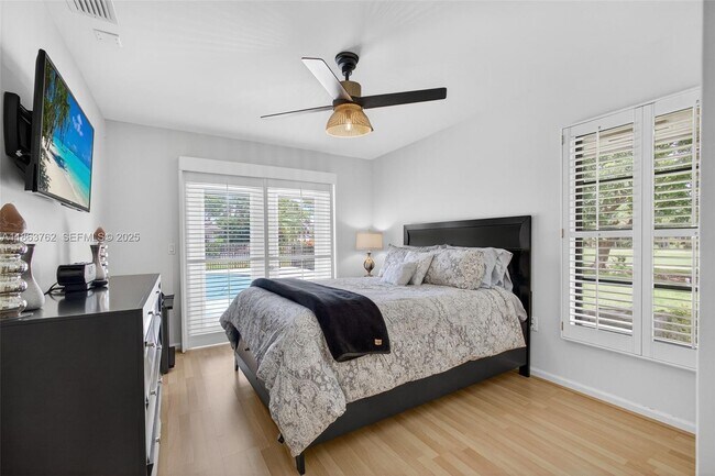 Building Photo - 15 Balfour Rd E