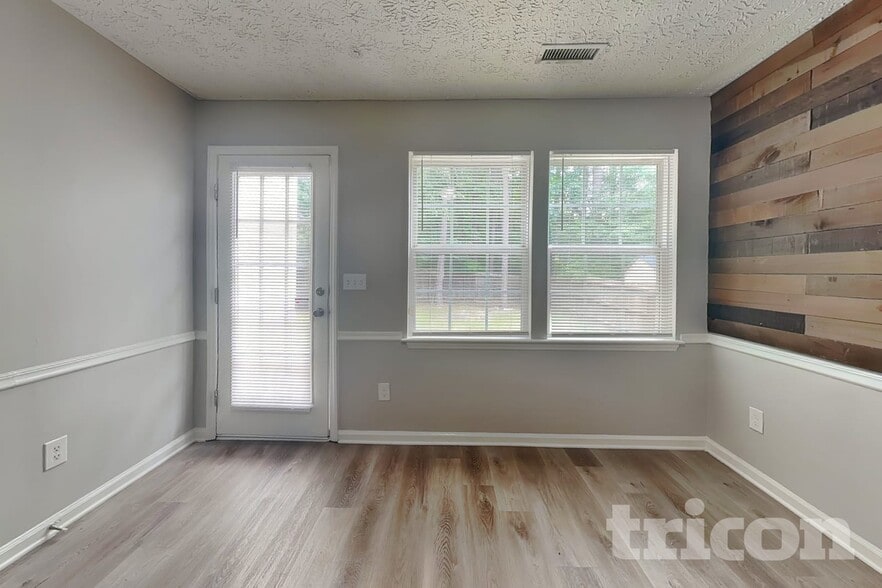 Building Photo - 1829 Elkpark Dr