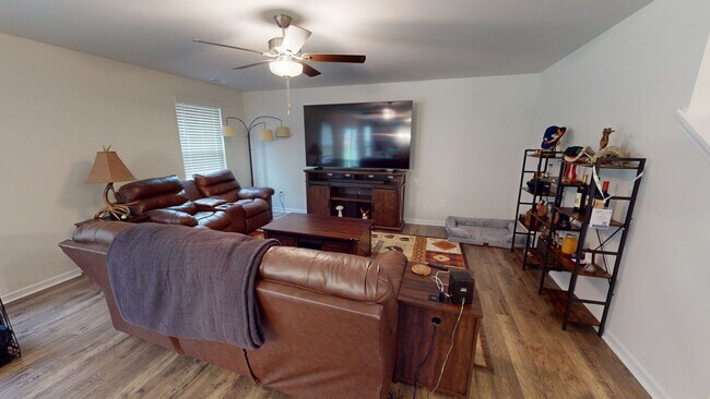 Building Photo - Pet Friendly 2023 Build in Convenient Location!