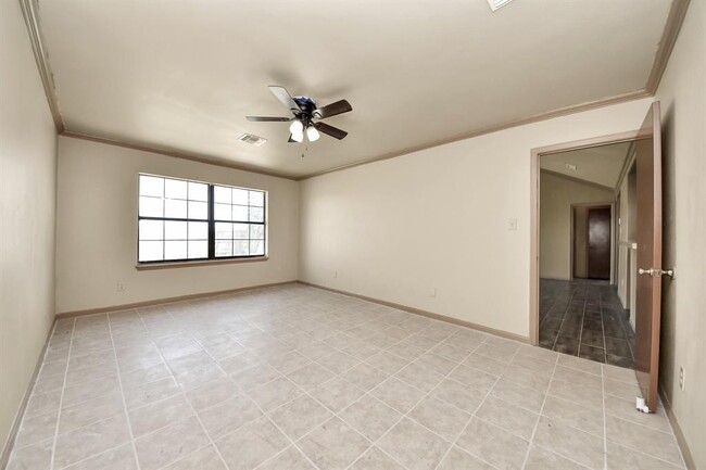 Building Photo - 1133 Kingston Dr