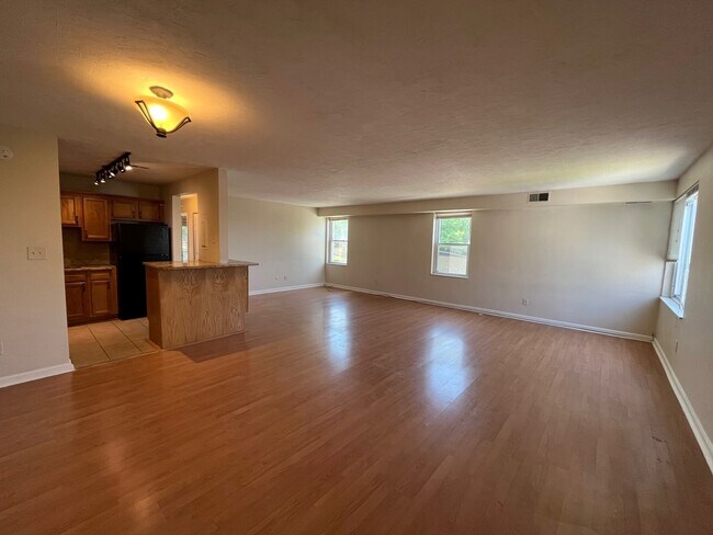 Interior Photo - Fifth 6780
