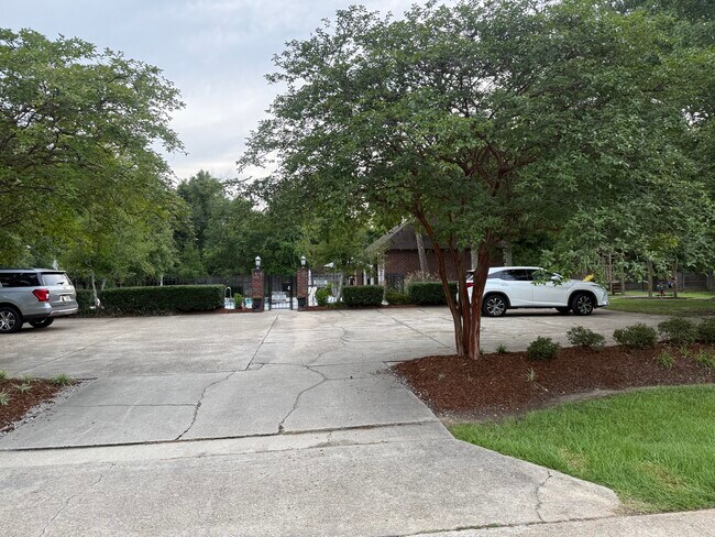 Building Photo - 17281 Paddock Cir