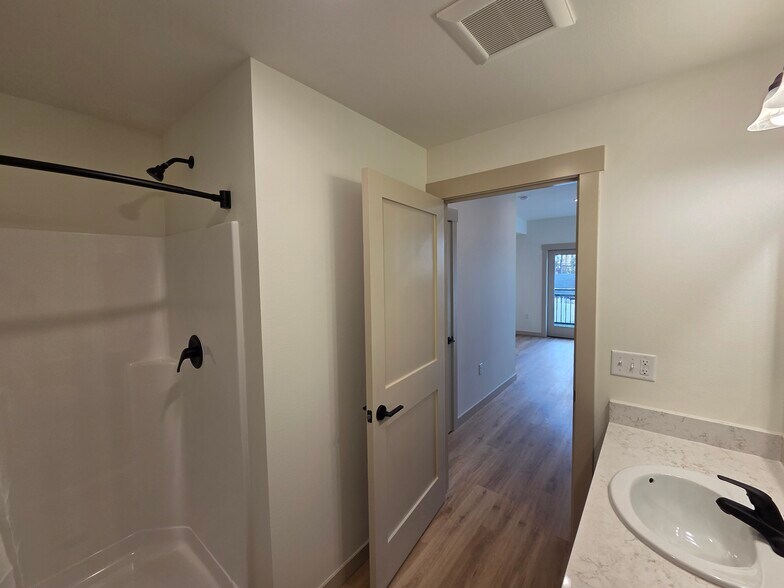 Bathroom - 478 S Main St